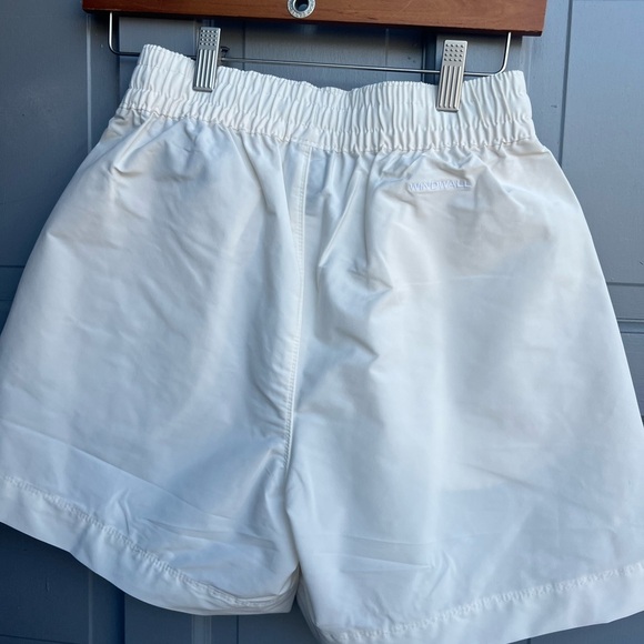 NWT The North Face Women’s TNF easy wind shorts in white dune size xs - Picture 5 of 10
